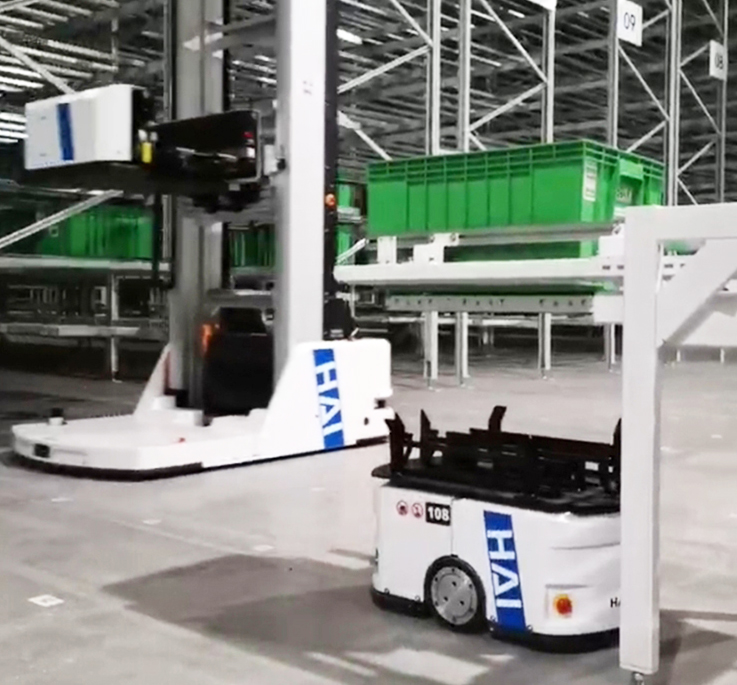 多層料箱機器人+潛伏頂升式AGV 大小車同場作業(yè)，解鎖貨到人一站式智能揀選新模式